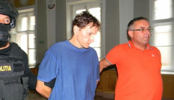 Fegyvercsempészésért ítélték el a Nyíregyházán lövöldöző román orvost