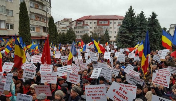 Dâmboviţai békemenet: nyolcezren támogatták a kormányt