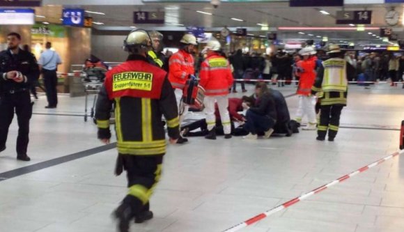 Baltás támadás a düsseldorfi főpályaudvaron