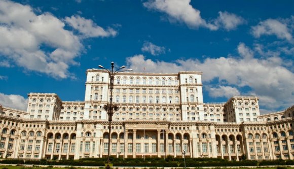 A román parlamentben akartak lagzizni