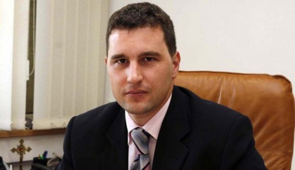 Megkegyelmezne az okirathamisításért egy éppen ezzel gyanúsított RMDSZ-szenátor