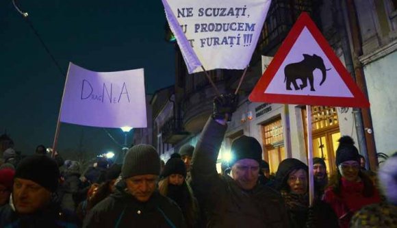 Az alkotmánybíróság elmagyarázza, miért élt vissza a hatalmával a DNA