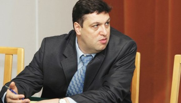 Visszavonja a korruptaknak kedvező módosító javaslatait Șerban Nicolae