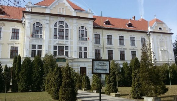 Tüntetésbe kezdtek a vásárhelyi katolikus gimnáziumért