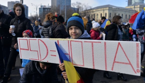 Folytatódnak a kormányellenes tüntetések