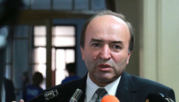 Hamarosan eldőlhet a DNA főügyészének a sorsa