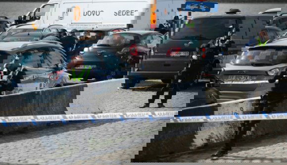 Tömegbe hajtó feltételezett terroristát fékezett meg a rendőrség Antwerpenben