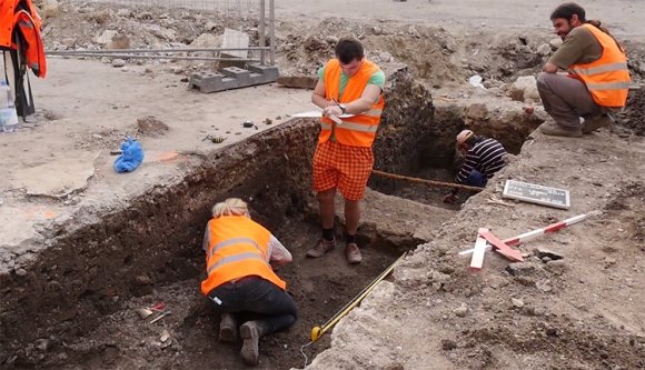 Mit rejt a föld Kolozsvár főterén? (VIDEÓ)