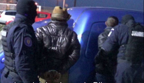 Fényes nappal lopják a gázolajat a vasúti kocsikból Nagyvárad közelében