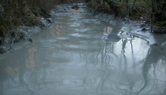 Bányavállalat ülepítőjéből került szennyezés az Aranyosba