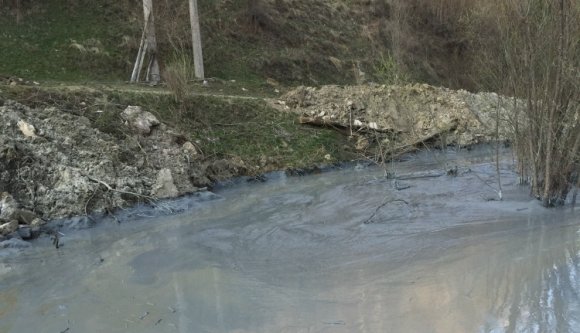 Ránézésre sem tiszta, de szólnak, hogy ne igyunk belőle
