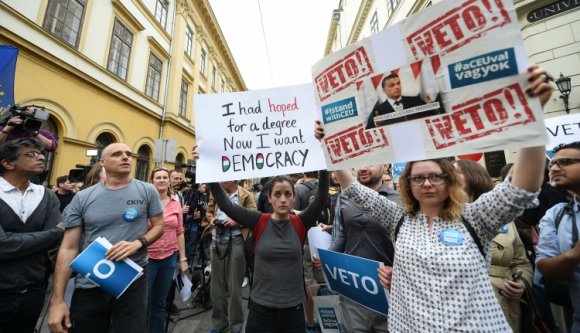 Magyarországon és külföldön is kiálltak a CEU mellett