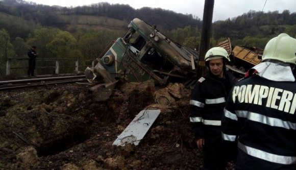 Kisiklott egy vonat, két mozdonyvezető meghalt