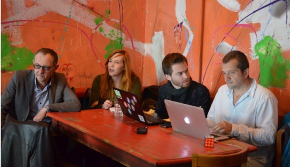 Vicces meglepetéssel ünnepli győzelmét a Musai-Muszáj csoport Kolozsváron