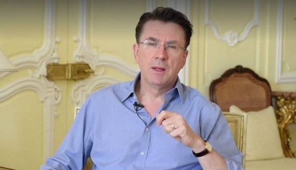 A budapesti brit nagykövet ezúttal Juhász Gyulát szavalt