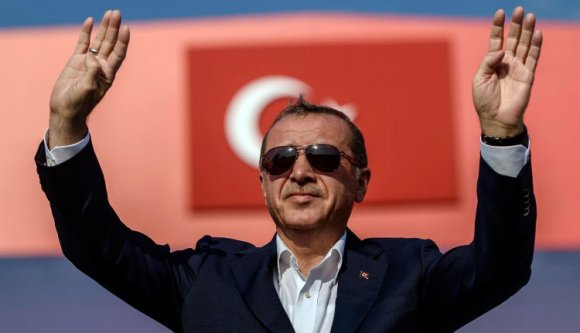 Jöhet az elnöki teljhatalom Törökországban