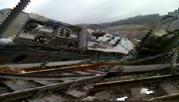 Ivott a tíz napja kisiklott vonat két vezetője