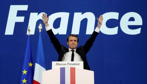 Egy éve berobbant újonc nyerte a francia elnökválasztás első fordulóját