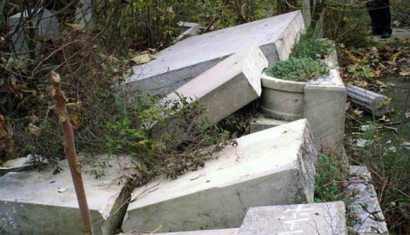 Zsidó temetőt rongáltak Bukarestben