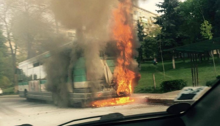 Kigyulladt egy busz Kolozsváron
