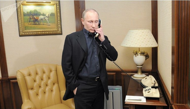 Macron meghívta Putyint a Nagy-Trianon palotába