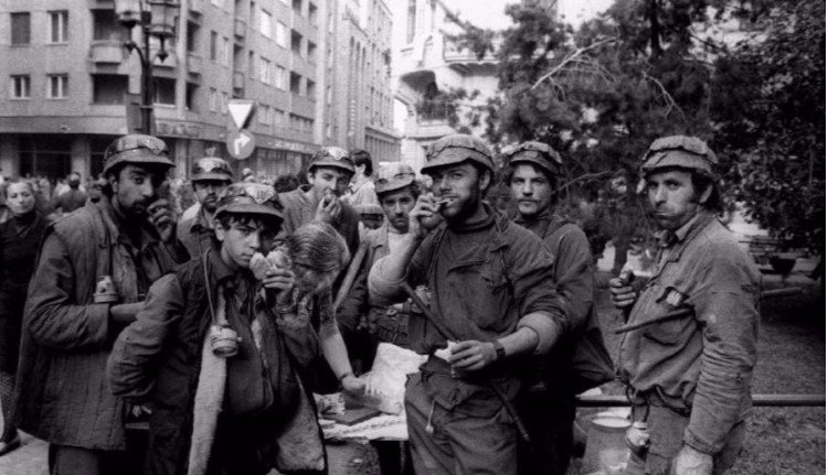 Bányászok khaki egyenruhában - de miért?