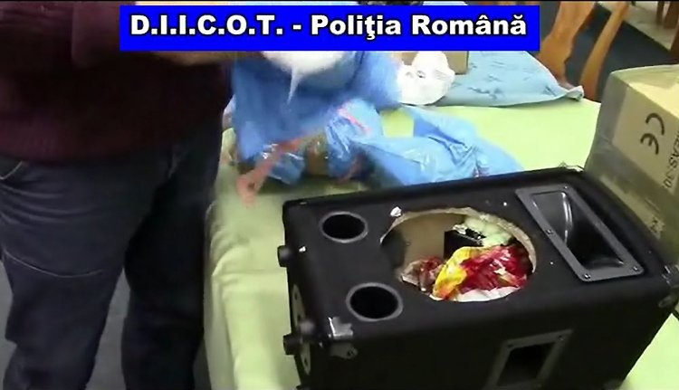 Hangfalakban küldték a füvet (VIDEÓval)