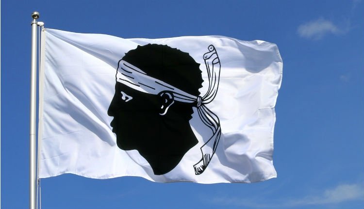 A korzikaiak is vérszemet kaptak: nagyobb autonómiát követelnek