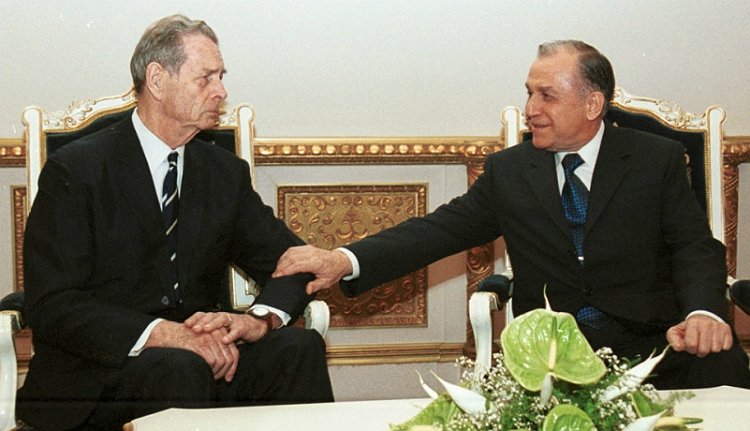 Ion Iliescu vs Mihály király, avagy a posztkommunista köztársaság