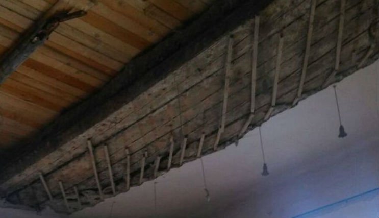 Ketten megsérültek, amikor beomlott egy idősek otthona mennyezete Máramarosszigeten