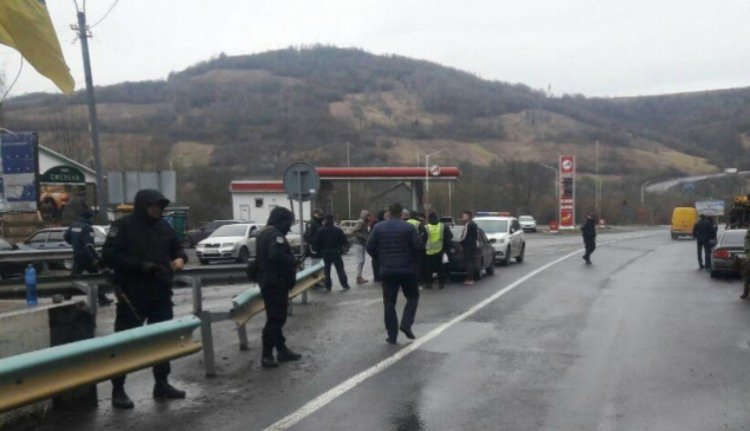 Késekkel, boxerekkel, baseballütőkkel indultak a magyar ünnepre provokálni Kárpátalján