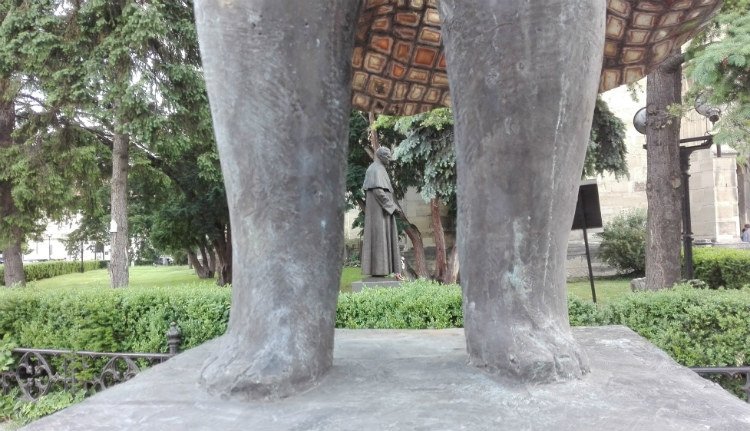 Furi szobrok lepték el Kolozsvár központját