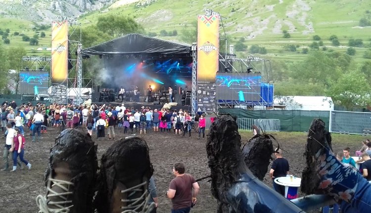 Gumicsizmát húztunk, szétnéztünk a torockói fesztiválon