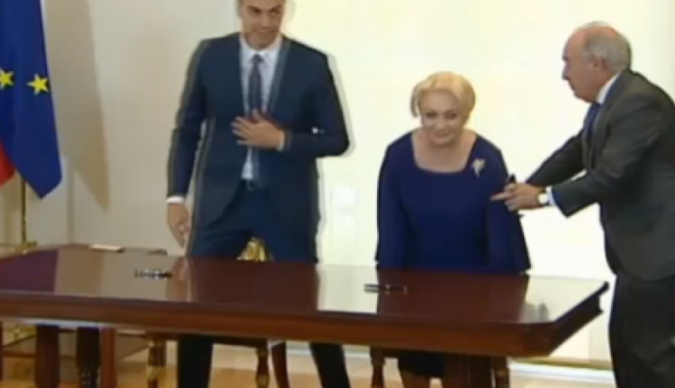 Csak a szokásos: Dăncilă kormányfő újabb külföldi látogatáson került kellemetlen helyzetbe