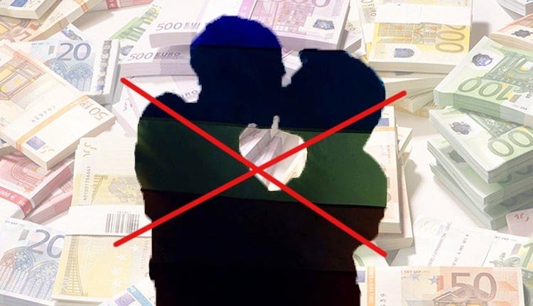 És amíg a nyilvánosság a család fogalmán marakodik...