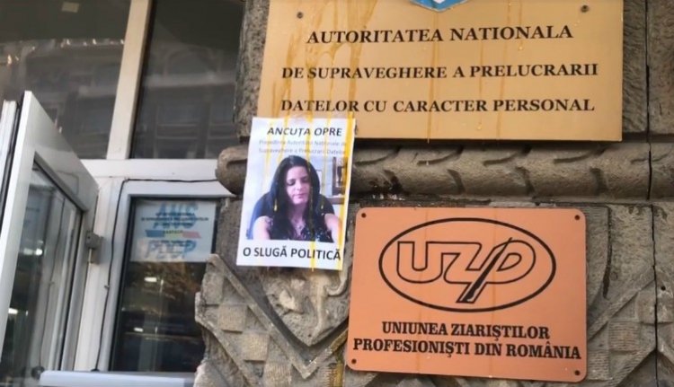 Fura tojászáporral tiltakoztak a Rise Projectet fenyegető intézményvezető ellen