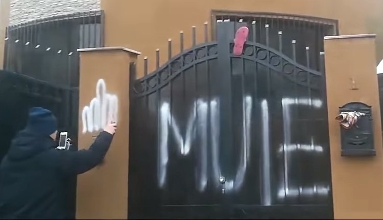 Húszszorosan kapta vissza a vulgaritást a fityiszt mutogató Iordache