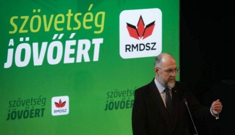 Meglepetés: Kelemen Hunor leszedte a keresztvizet a kormányról
