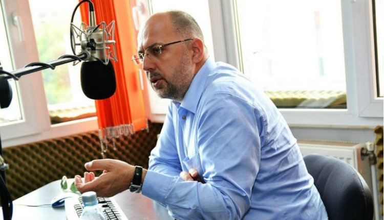 Aki válaszol... Kelemen Hunor!