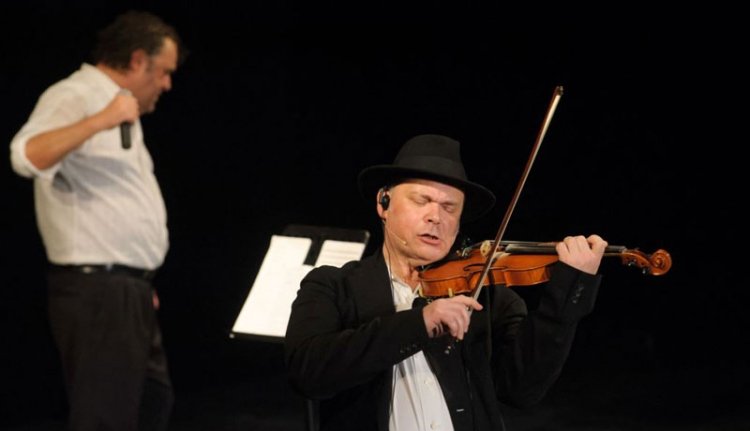 A nevetségestől a hiteles őrületig