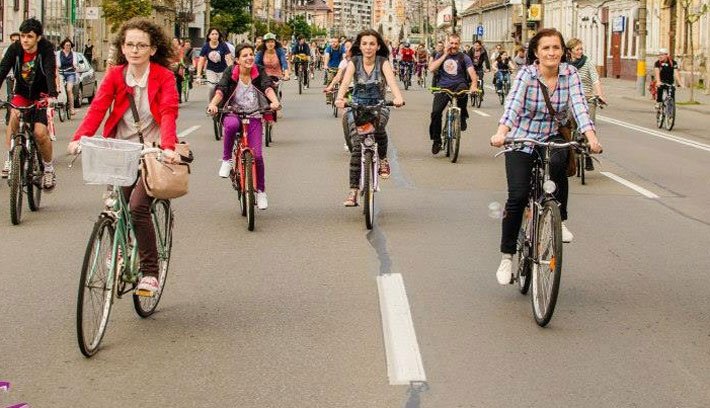Szív küldi a bringásoktól a városházának