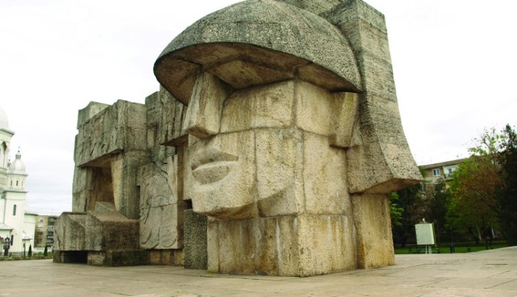 Nagykárolyban is dúl a szoborháború