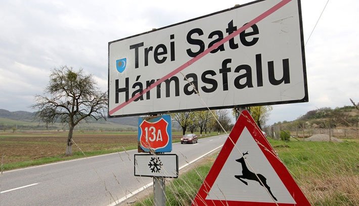 „What is not prohibited by law can be displayed” – Disputes Over Village Name Signs and the Szekler Flag Persist