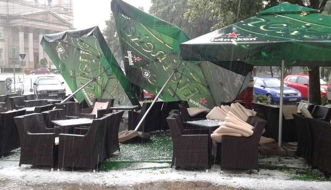 Rommá verte Szatmárt a jégeső