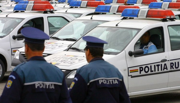 Vizsgálat az ütlegelő, börtön a csaló rendőrnek