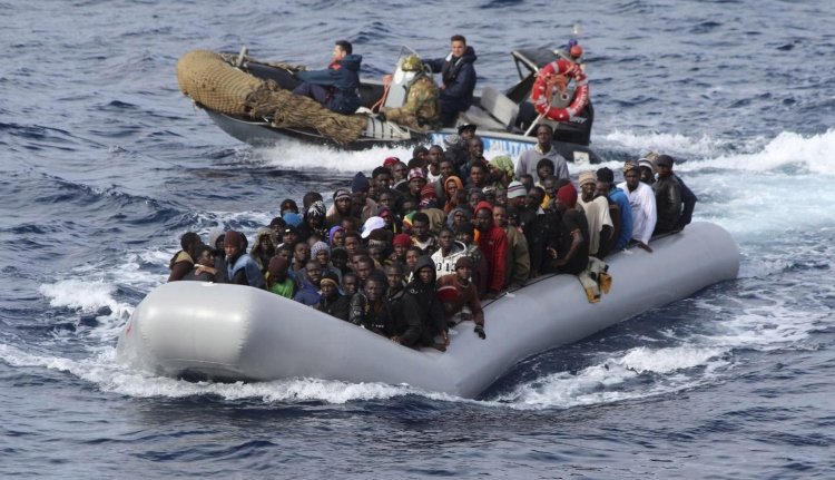 Albániai táborokba szállítják az olasz hatóságok a tengerről kimentett migránsokat, jelentősen csökkent az érkezők száma