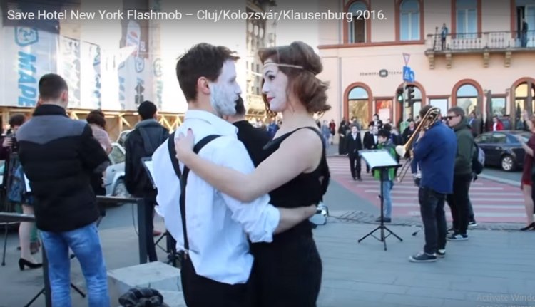 A márciusi ifjak nem hagyják a New York szállót! (VIDEÓ)