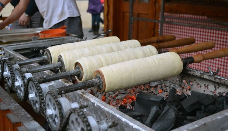 Kié legyen a kürtőskalács? Románoké, magyaroké közösen!