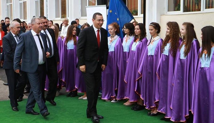 Vizsgálják Ponta, Oprea és Tobă doktorátusát