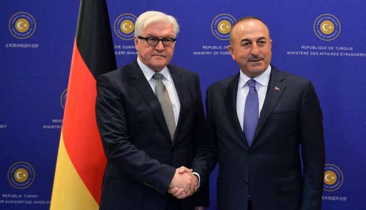 Kiborult a török külügyminiszter